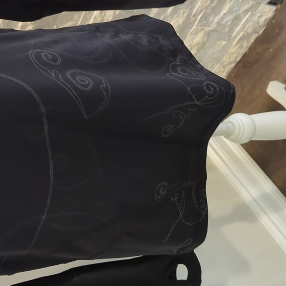 Avia running first long sleeve with mock turtleneck black white scroll pattern - Picture 3 of 10